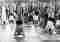 B.K.S. Iyengar enseñando Sirsasana durante una clase.